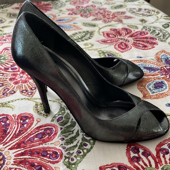 Stuart weitzman Sashay in pewter size 9m - Picture 3 of 7